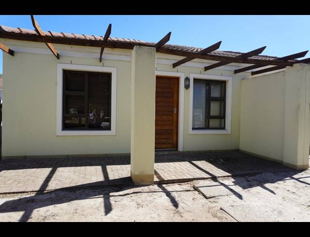 2 BEDROOM TOWNHOUSE FOR SALE IN STELLENDALE